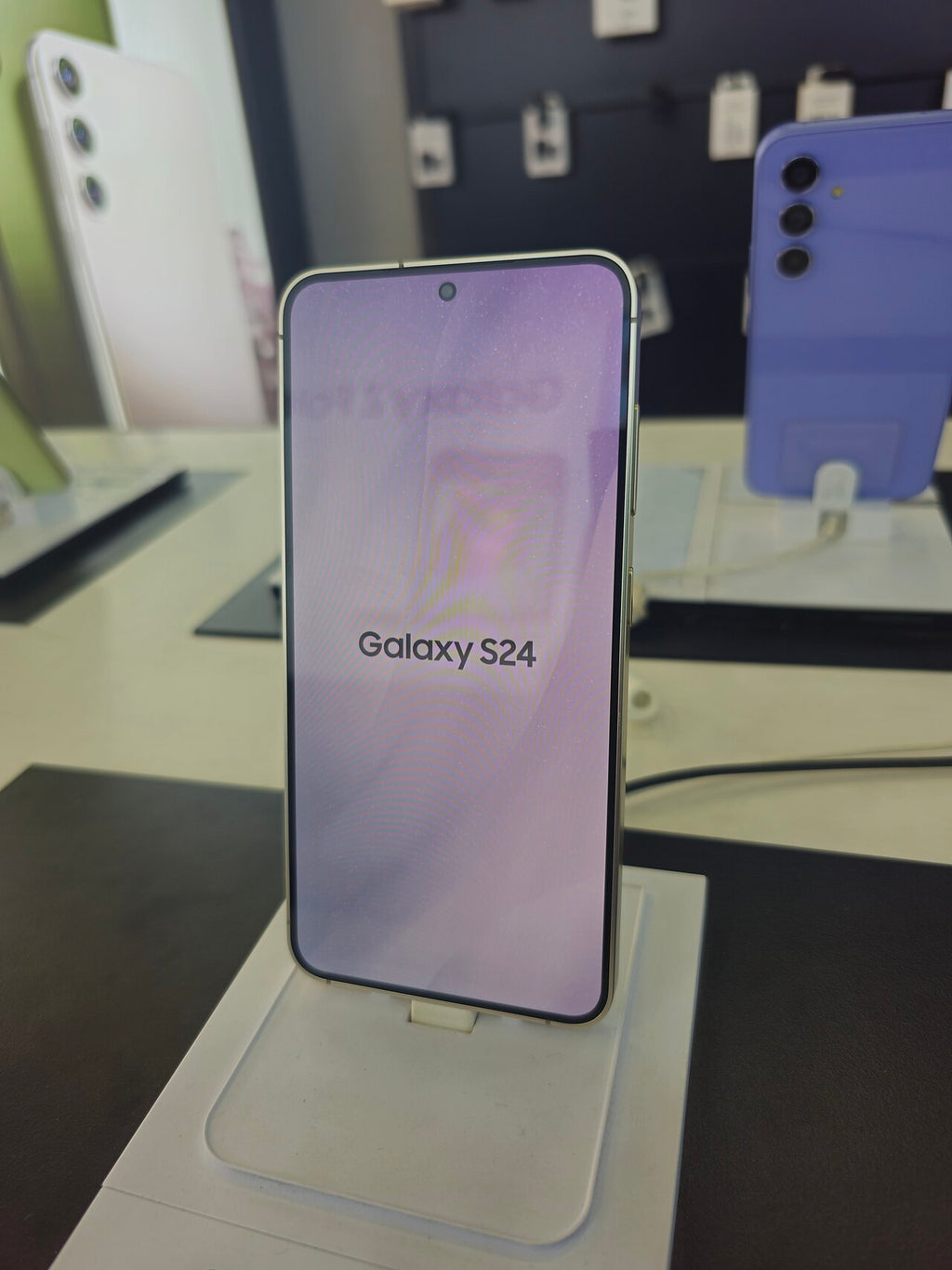 Samsung Galaxy S24 128GB - Factory Unlocked (Any Carrier)